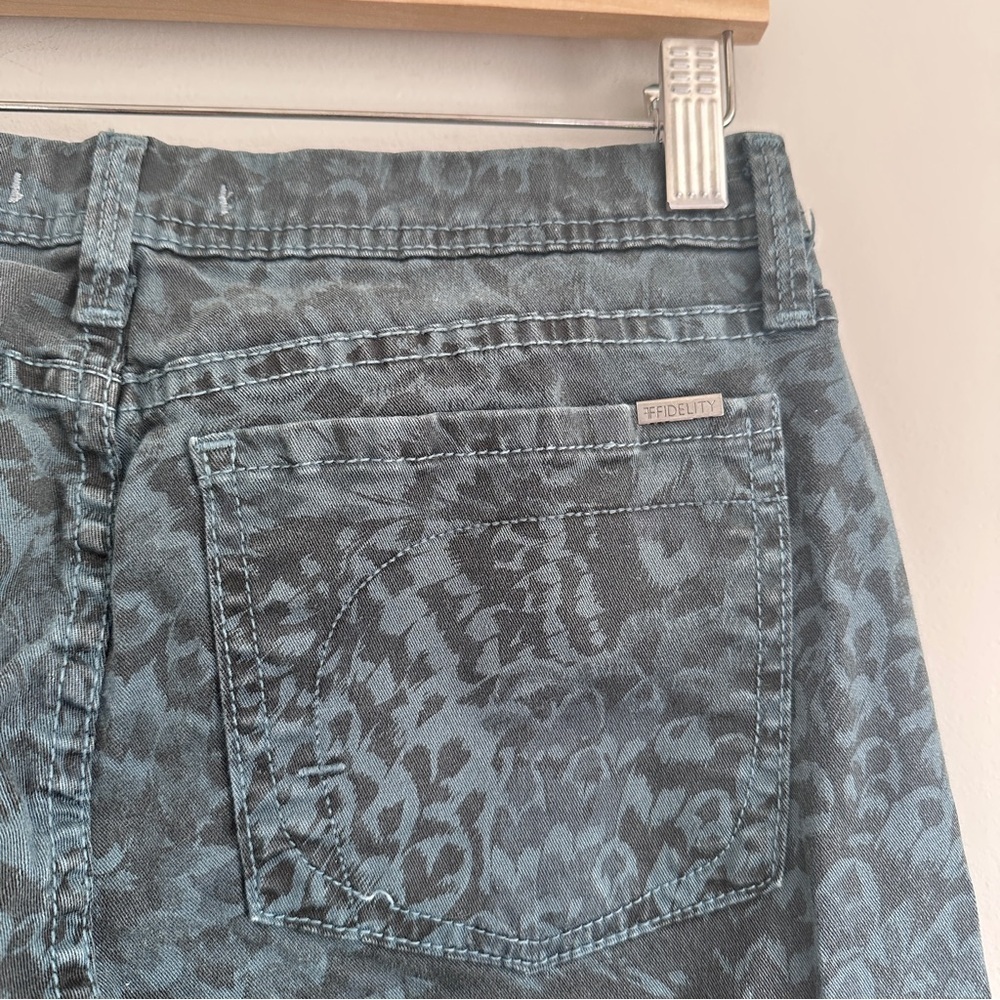 Fidelity Dark Blue Skinny Low Rise Scoop Plume Print Pants Size 25 - Picture 3 of 12